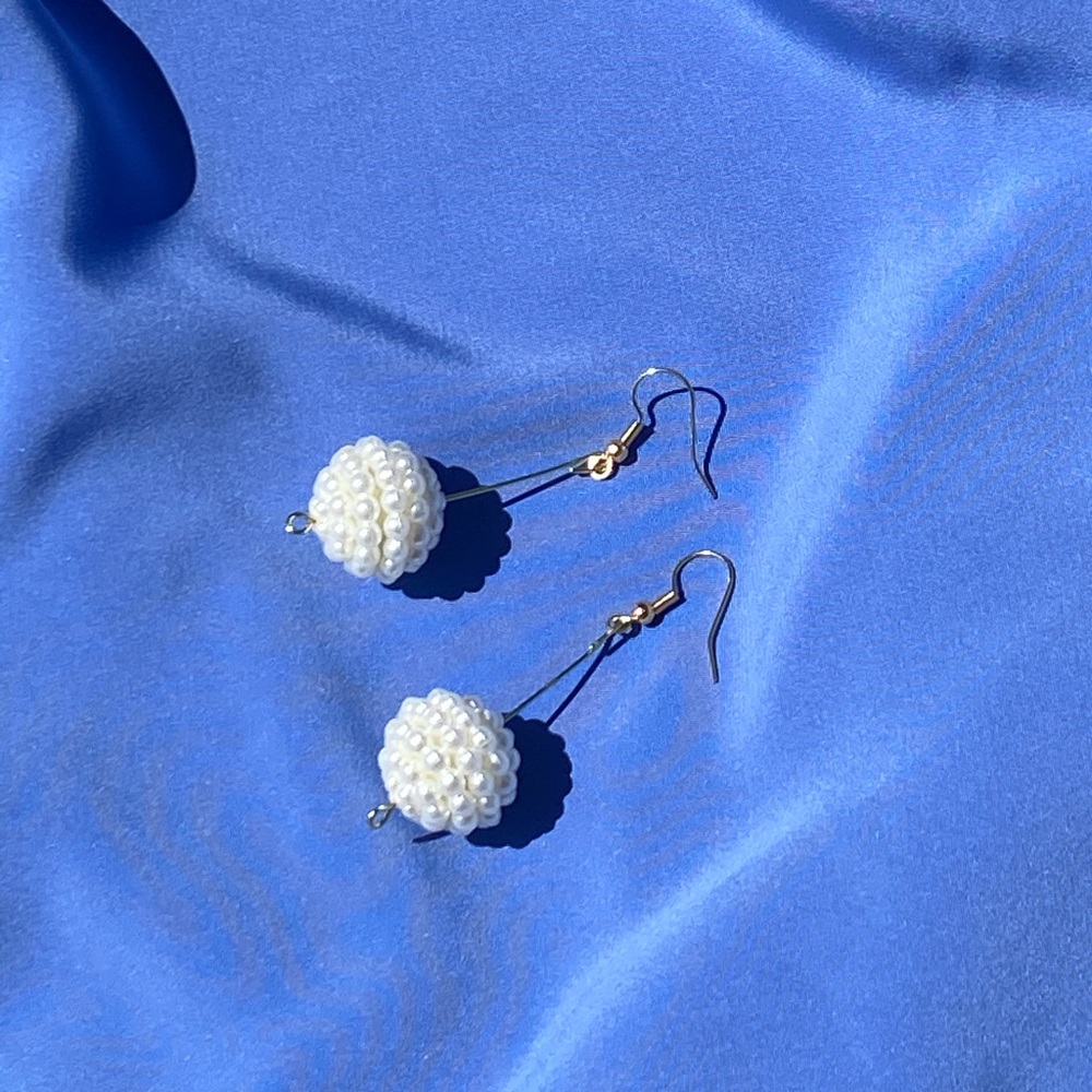 Gold pearl drop earrings
